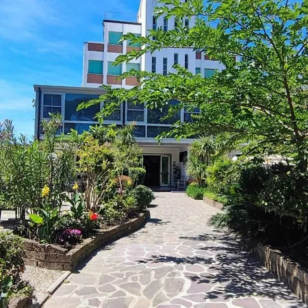 Promenade Simple Con Piscina 3*