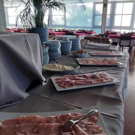 Promenade Simple Con Piscina 酒店