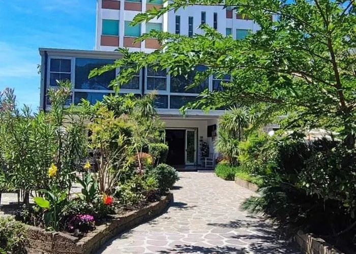 Promenade Simple Con Piscina 3*