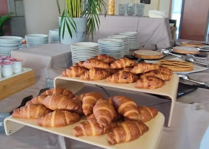 Promenade Simple Con Piscina 酒店 米兰马瑞提那