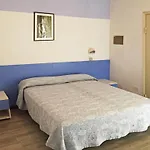 Ξενοδοχείο Promenade Simple Con Piscina Μιλάνο Μαριτίμα