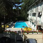 Promenade Simple Con Piscina 3* Μιλάνο Μαριτίμα