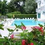 Ξενοδοχείο Promenade Simple Con Piscina 3*