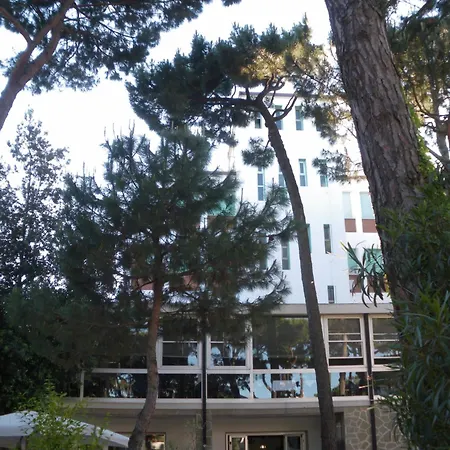 Hotel Promenade Simple Con Piscina