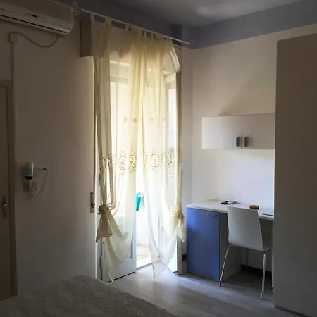 ホテル Promenade Simple Con Piscina 3*