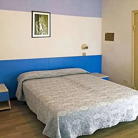 Promenade Simple Con Piscina ホテル