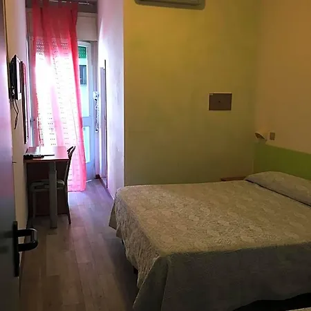 Promenade Simple Con Piscina ミラノ・マリッティマ
