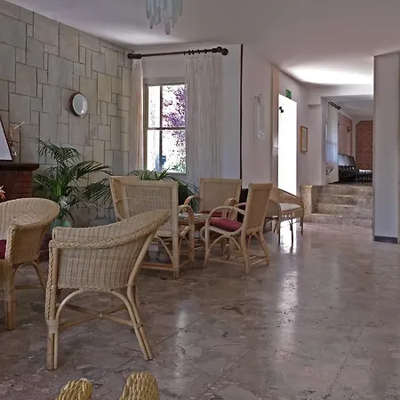 Promenade Simple Con Piscina מלון