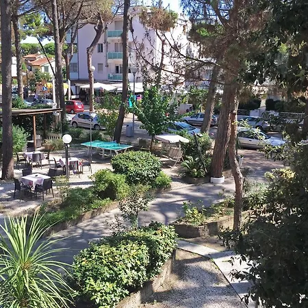 Hotel Promenade Simple Con Piscina 3*