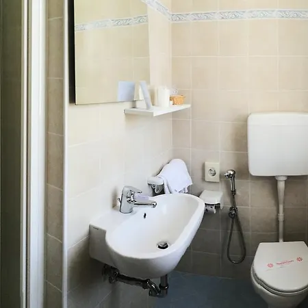 ホテル Promenade Simple Con Piscina 3*