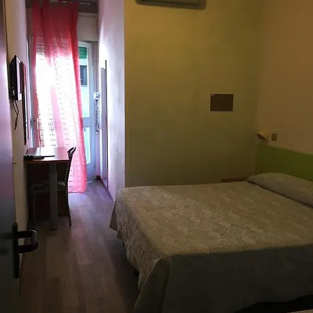 Hotel Promenade Simple Con Piscina 3*