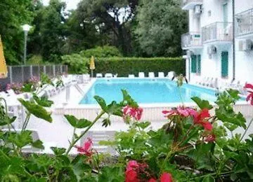 ホテル Promenade Simple Con Piscina 3*