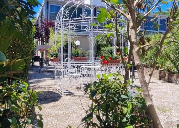 Promenade Simple Con Piscina ميلانو ماريتيما