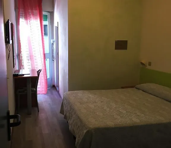 فندق Promenade Simple Con Piscina 3*