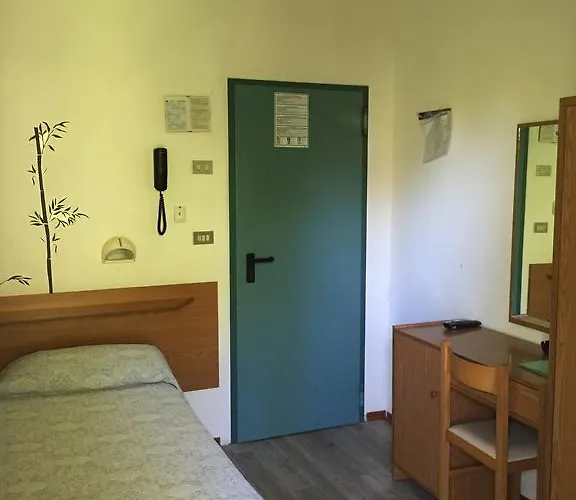 Promenade Simple Con Piscina Otel Milano Marittima