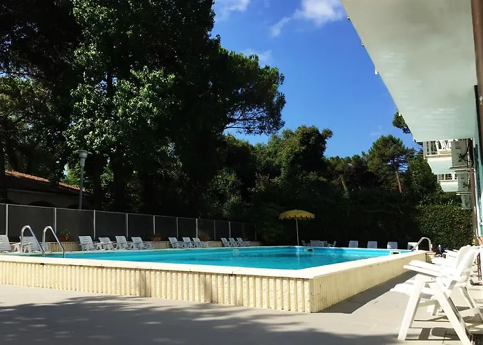 Promenade Simple Con Piscina 3* ميلانو ماريتيما