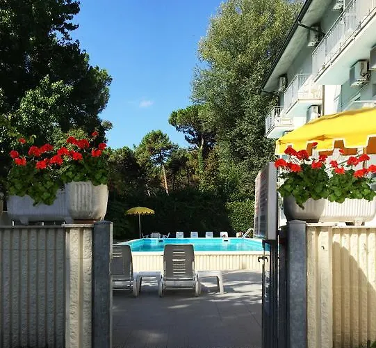 Promenade Simple Con Piscina فندق 3*